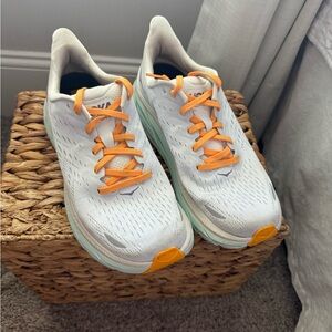 Hoka Clifton 8